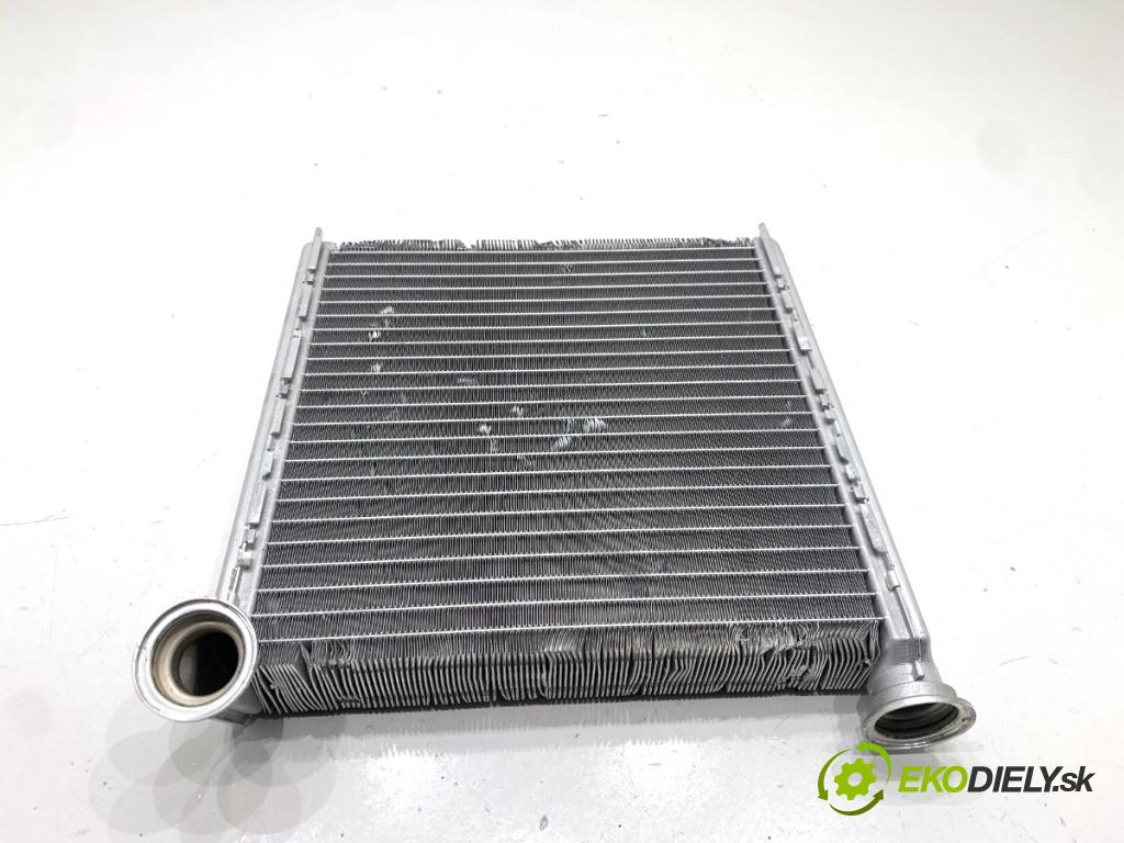 SKODA SUPERB III Kombi 2020 160 kW 1.4 TSI iV 1395 topné těleso radiátor topení 5Q0819031B (Radiátor topení)