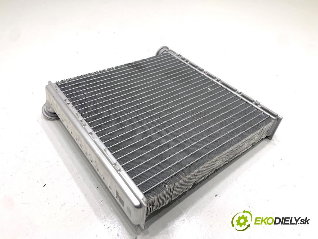 SKODA SUPERB III Kombi 2020 160 kW 1.4 TSI iV 1395 topné těleso radiátor topení 5Q0819031B (Radiátor topení)