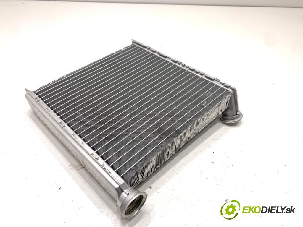 SKODA SUPERB III Kombi 2020 160 kW 1.4 TSI iV 1395 topné těleso radiátor topení 5Q0819031B (Radiátor topení)