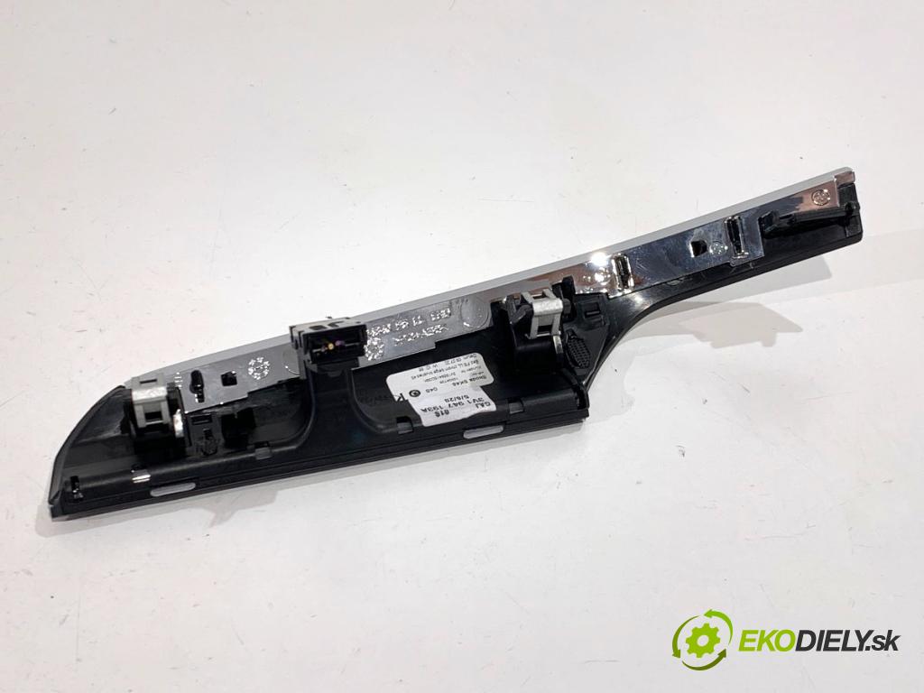 SKODA SUPERB III Kombi 2020 160 kW 1.4 TSI iV 1395 lišty kryt 3V1858418R 3V1858415D (Lišta)