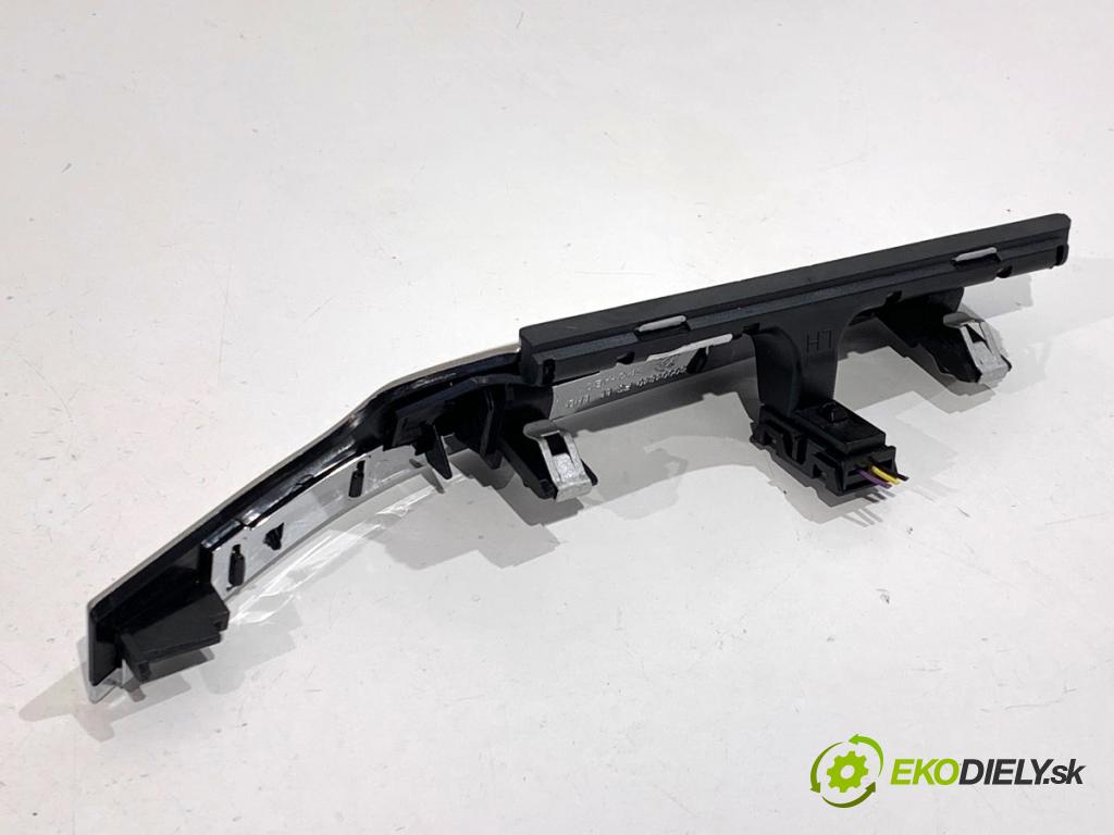 SKODA SUPERB III Kombi 2020 160 kW 1.4 TSI iV 1395 lišty kryt 3V1858418R 3V1858415D (Lišta)