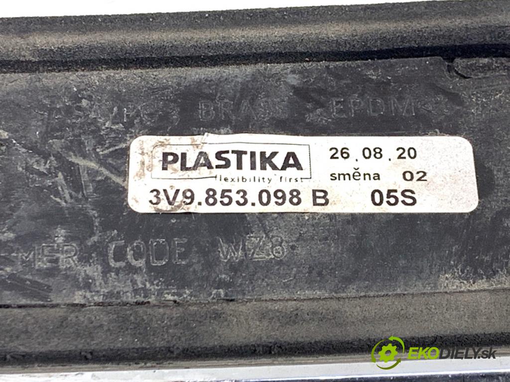 SKODA SUPERB III Kombi 2020 160 kW 1.4 TSI iV 1395 Lišta dverí zad 3V9853098B