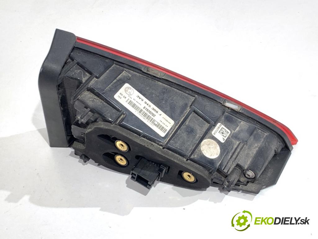 SKODA SUPERB III Kombi 2020 160 kW 1.4 TSI iV 1395 světlo pravý zadní část vnitřní 3V9945308J