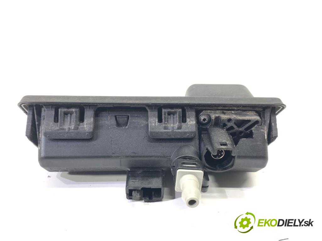 SKODA SUPERB III Kombi 2020 160 kW 1.4 TSI iV 1395 klika dveří zadní část KAMERA 8W8827566C