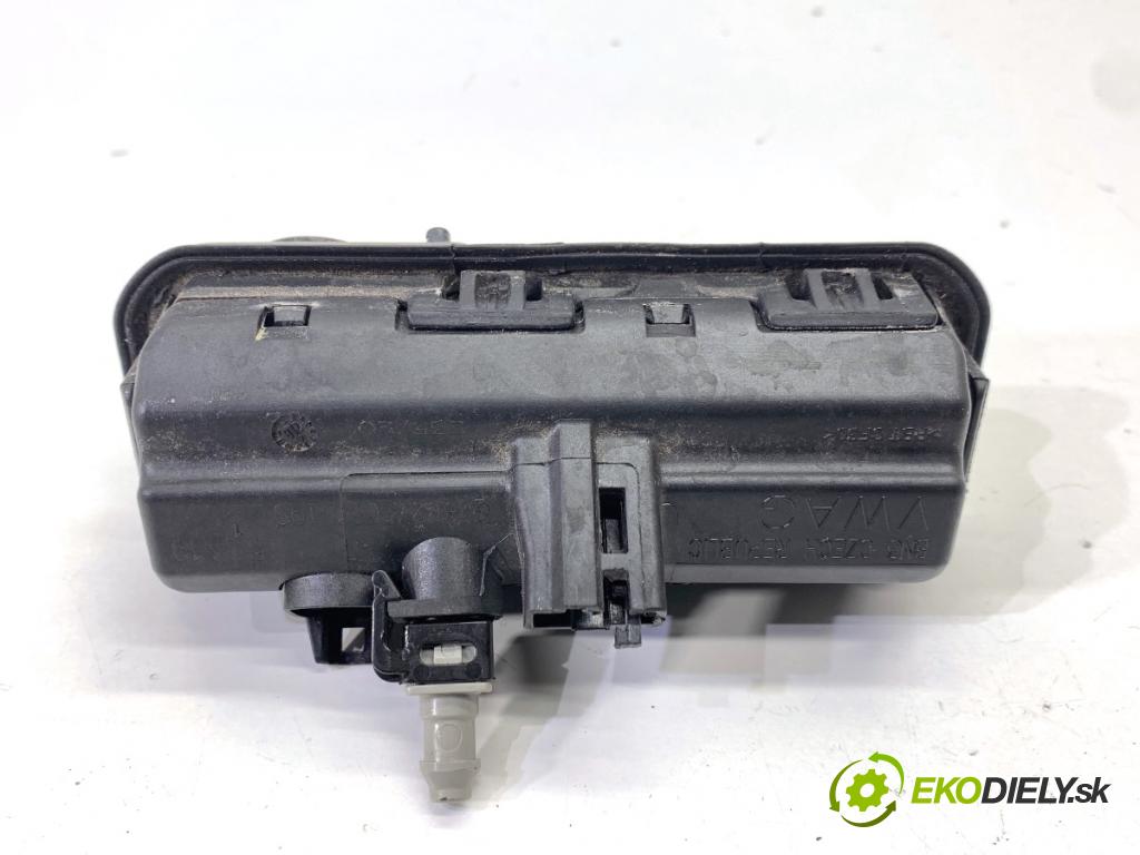 SKODA SUPERB III Kombi 2020 160 kW 1.4 TSI iV 1395 klika dveří zadní část KAMERA 8W8827566C