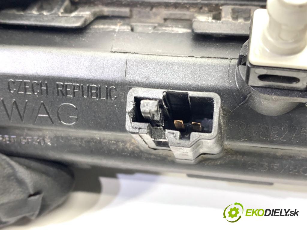 SKODA SUPERB III Kombi 2020 160 kW 1.4 TSI iV 1395 klika dveří zadní část KAMERA 8W8827566C