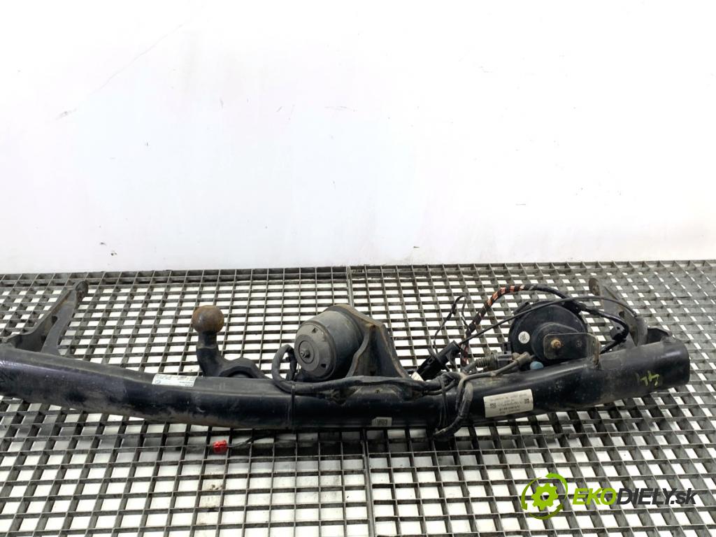 SKODA SUPERB III Kombi 2020 160 kW 1.4 TSI iV 1395 Hák tažné zařízení 3V9803881B (Tažné zařízení)