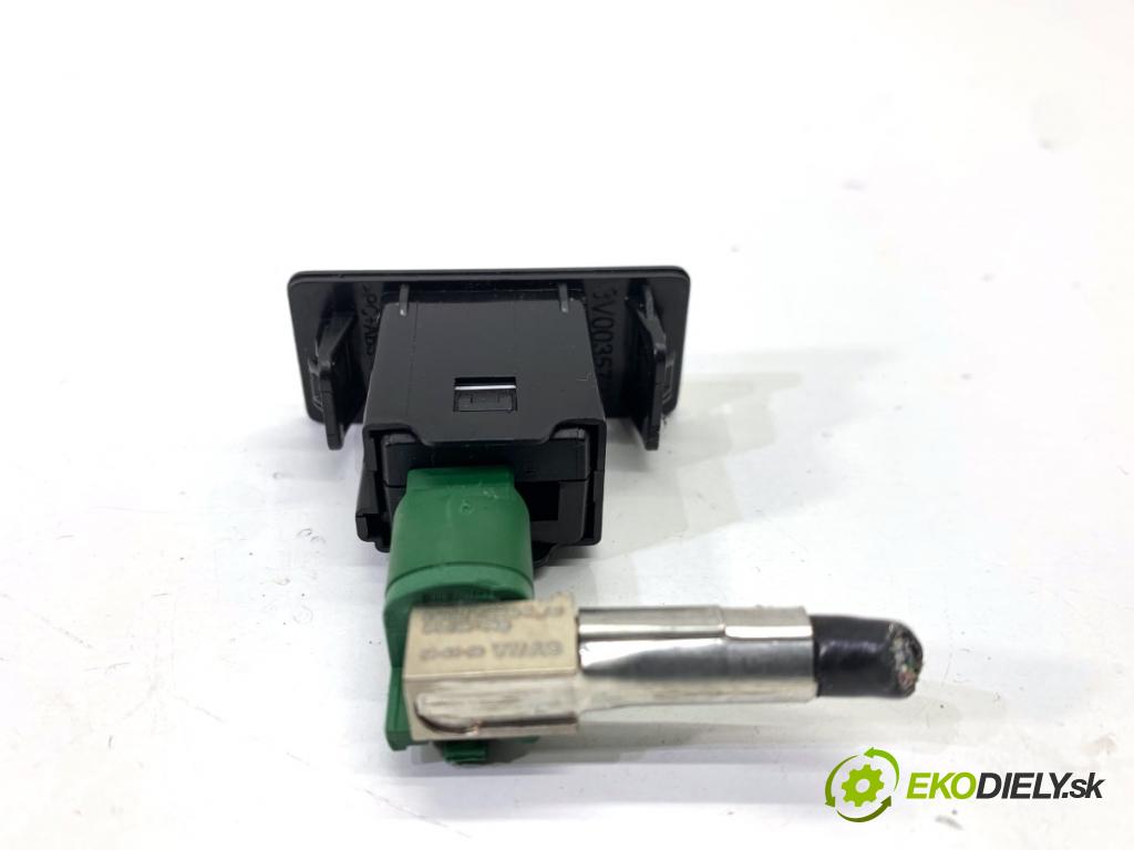 SKODA SUPERB III Kombi 2020 160 kW 1.4 TSI iV 1395 HNÍZDO: USB 3V0035727