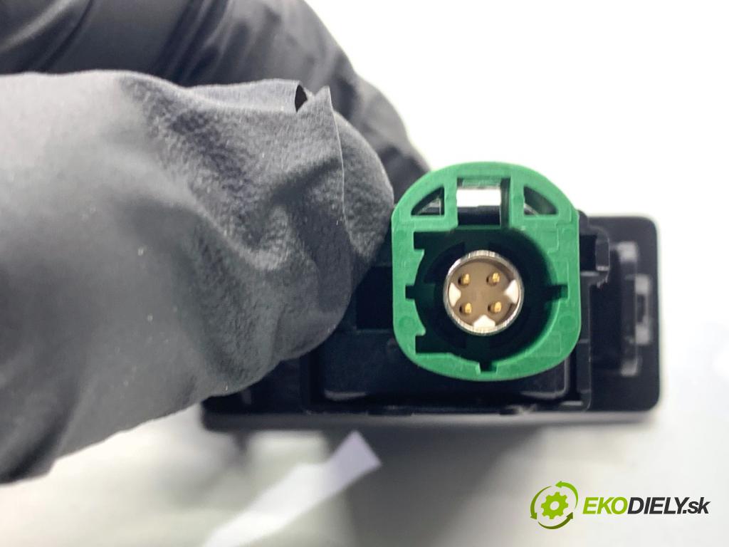 SKODA SUPERB III Kombi 2020 160 kW 1.4 TSI iV 1395 HNÍZDO: USB 3V0035727