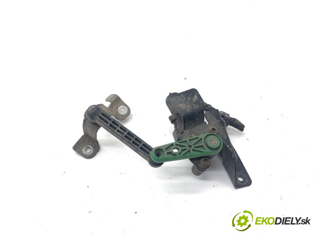 SKODA SUPERB III Kombi 2020 160 kW 1.4 TSI iV 1395 snímač ÚROVEŇ: XENON zadní část levý 