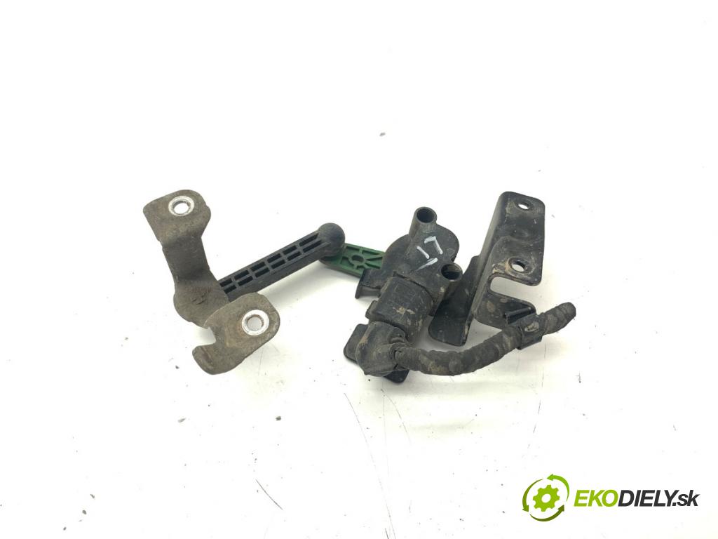 SKODA SUPERB III Kombi 2020 160 kW 1.4 TSI iV 1395 snímač ÚROVEŇ: XENON zadní část levý