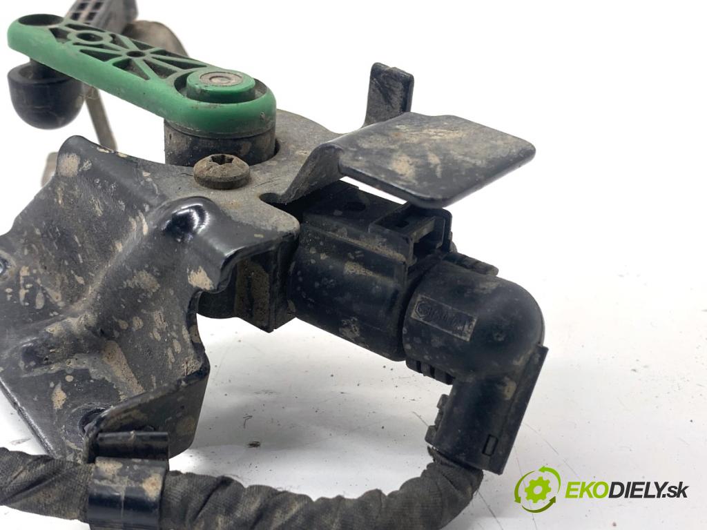 SKODA SUPERB III Kombi 2020 160 kW 1.4 TSI iV 1395 snímač ÚROVEŇ: XENON zadní část levý