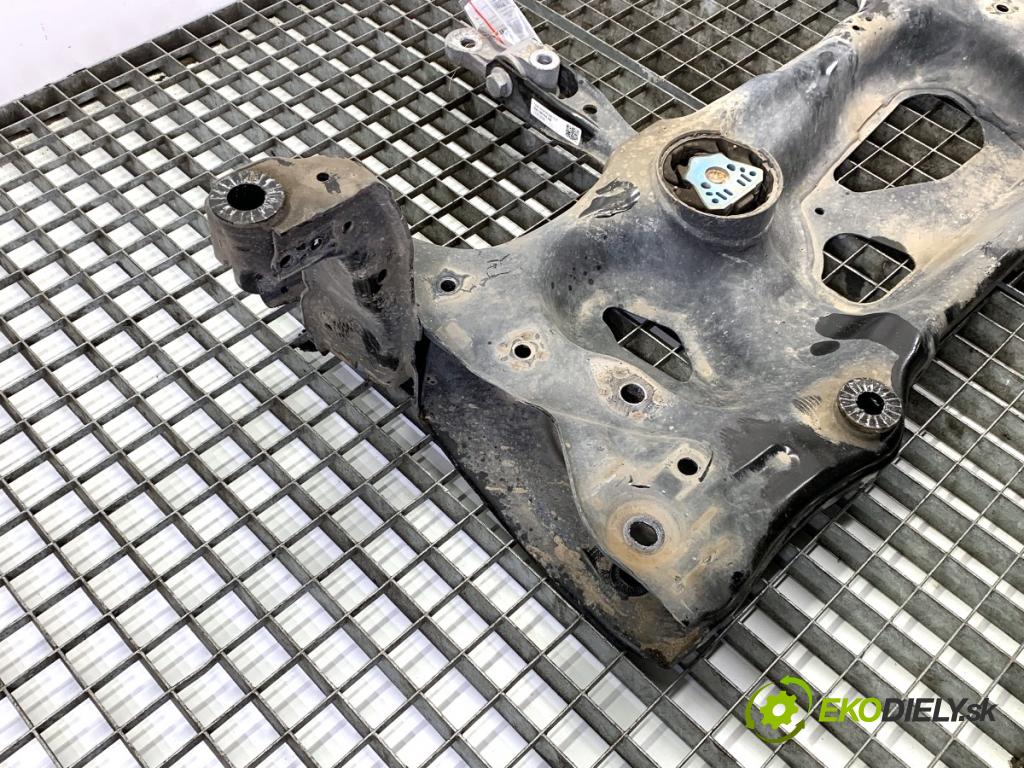 SKODA SUPERB III Kombi 2020 160 kW 1.4 TSI iV 1395 výztuha pod motor  (Přední výztuha)