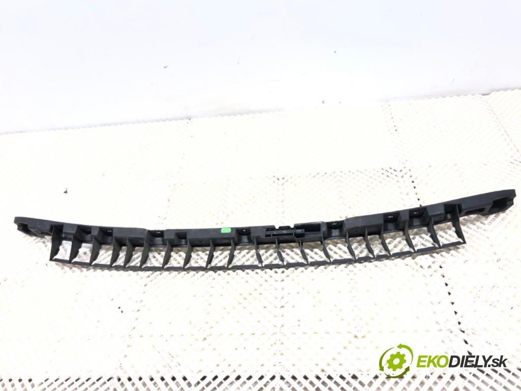 SKODA SUPERB III Kombi 2020 160 kW 1.4 TSI iV 1395 úchyt nárazníka zadní část středový 