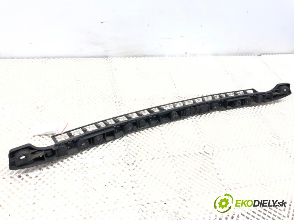 SKODA SUPERB III Kombi 2020 160 kW 1.4 TSI iV 1395 úchyt nárazníka zadní část středový