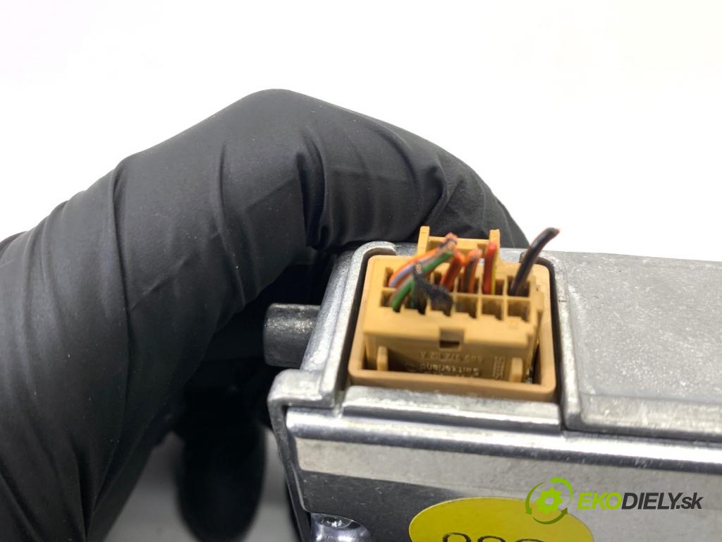 SKODA SUPERB III Kombi 2020 160 kW 1.4 TSI iV 1395 KAMERA okna PŘEDNÍ 2Q0980653