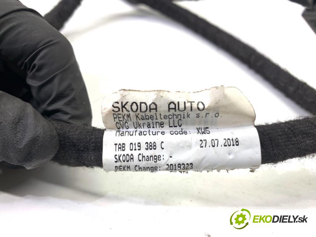 SKODA SUPERB III Kombi 2020 160 kW 1.4 TSI iV 1395 káblovačka dveří kufra zadní část 3V9972176S