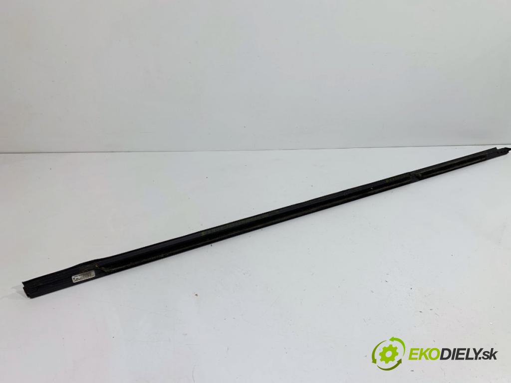 SKODA SUPERB III Kombi 2020 160 kW 1.4 TSI iV 1395 Lišta Sbírání: zad ľavy 3V9839476F