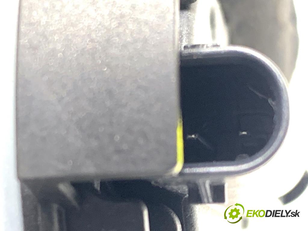 SKODA SUPERB III Kombi 2020 160 kW 1.4 TSI iV 1395 Snímač nárazu 5Q0959354A (Snímač nárazu)