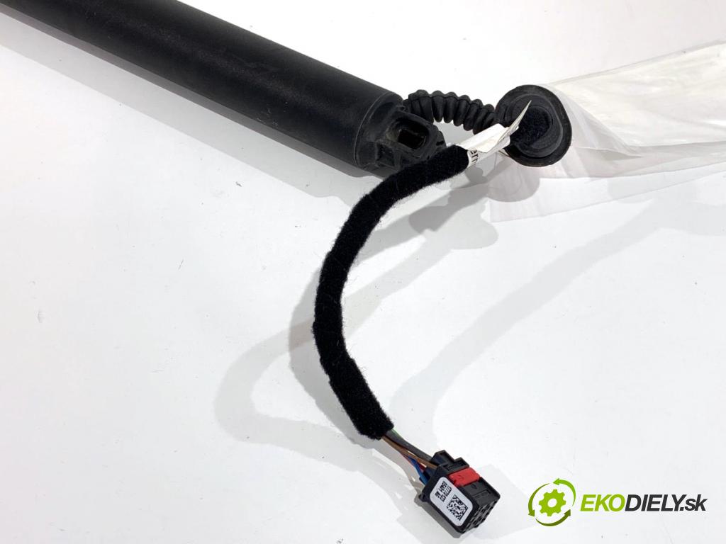 SKODA SUPERB III Kombi 2020 160 kW 1.4 TSI iV 1395 teleskop Teleskop dveří levý 3V9827852B