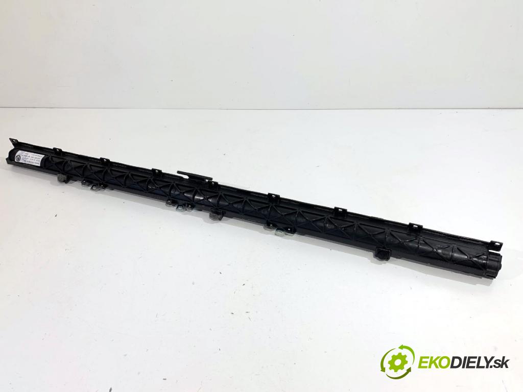 SKODA SUPERB III Kombi 2020 160 kW 1.4 TSI iV 1395 Roleta Dvere pravy zad 3V9861334