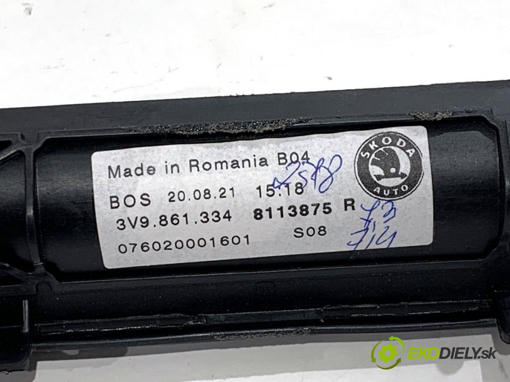 SKODA SUPERB III Kombi 2020 160 kW 1.4 TSI iV 1395 Roleta Dvere pravy zad 3V9861334