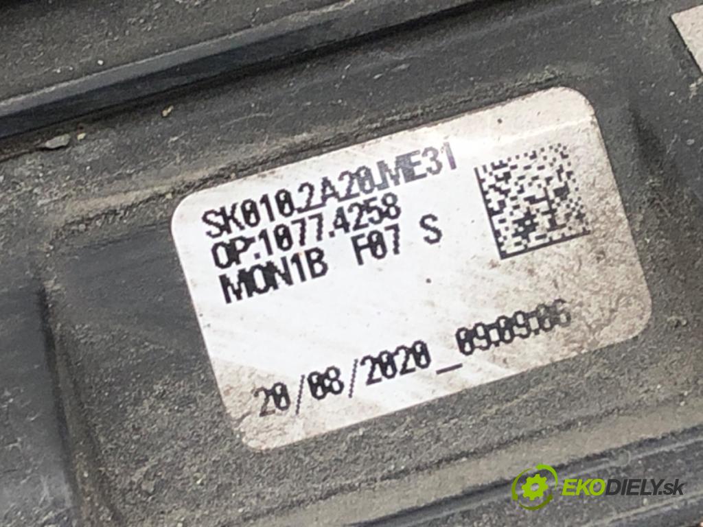 SKODA SUPERB III Kombi 2020 160 kW 1.4 TSI iV 1395 Lišta Dvere ľavy predný