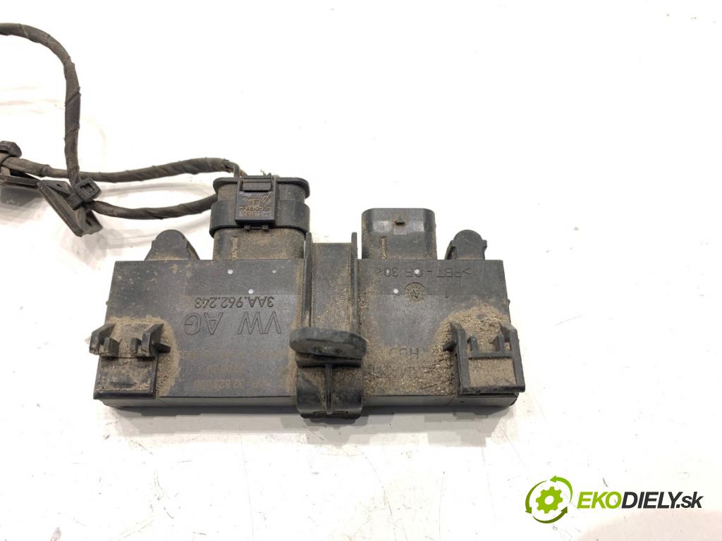 SKODA SUPERB III Kombi 2020 160 kW 1.4 TSI iV 1395 modul otevírání dveří 3AA962243G