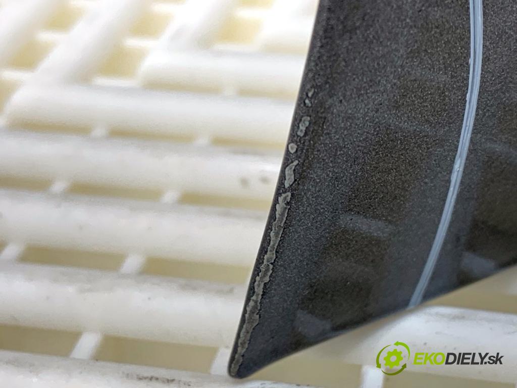 PEUGEOT 308 II liftback 2020 96 kW 1.2 THP 130 1199 dveře pravý přední část EVLC