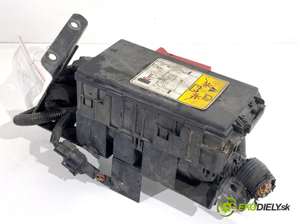 FORD TRANSIT IV Autobus 2003 63 kW 2.0 DI (F_E_, F_F_, F_G_) 1998 Skrinka poistková YC1T-14A090-BA (Poistková skrinka)