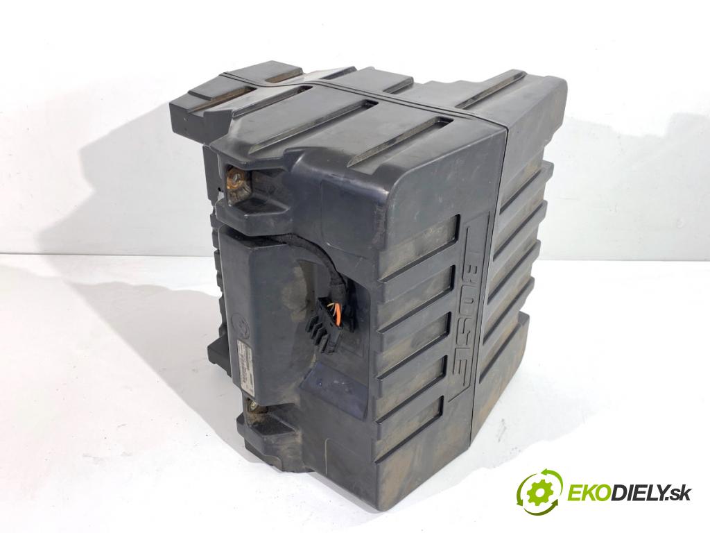 PORSCHE PANAMERA liftback 2010 294 kW 4.8 4S 4806 subwoofer 97064556503 (Audio zařízení)