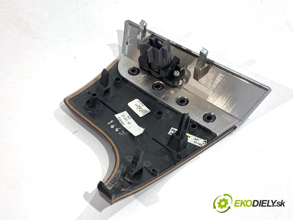 PORSCHE PANAMERA liftback 2010 294 kW 4.8 4S 4806 lišty kryt 97055238601 97055238101 (Lišta)