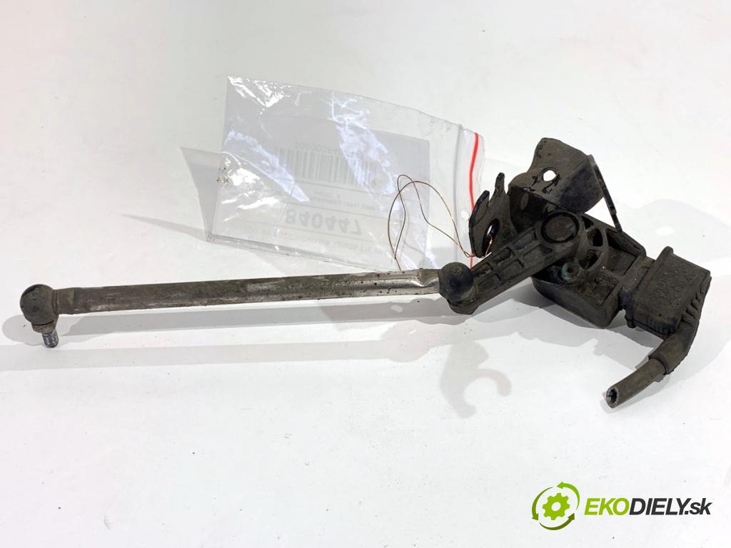 PORSCHE PANAMERA liftback 2010 294 kW 4.8 4S 4806 snímač ÚROVEŇ: XENON zadní část pravý 97033302204