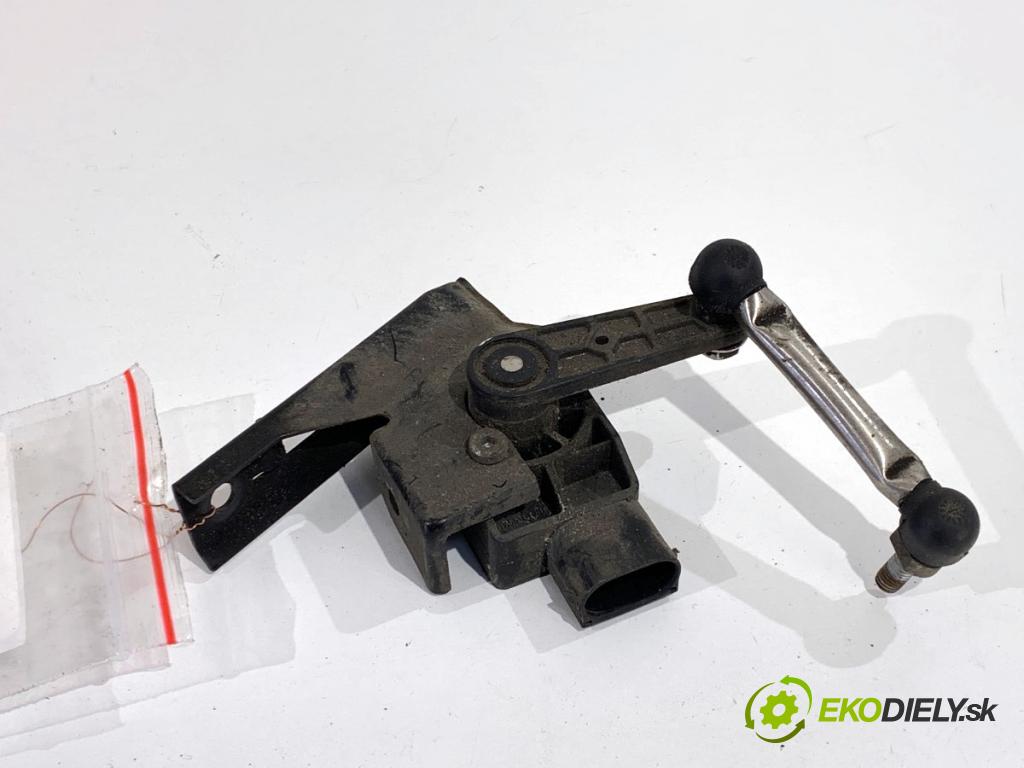 PORSCHE PANAMERA liftback 2010 294 kW 4.8 4S 4806 snímač ÚROVEŇ: XENON přední část levý 