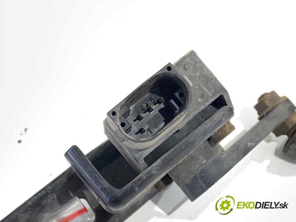 PORSCHE PANAMERA liftback 2010 294 kW 4.8 4S 4806 snímač ÚROVEŇ: XENON pravý přední část 97034302203