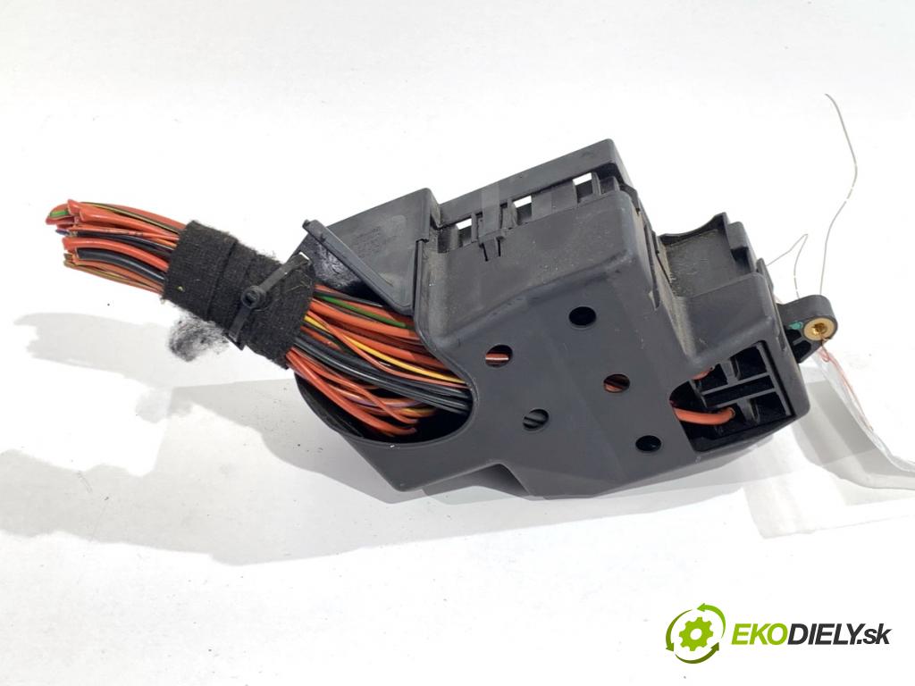 PORSCHE PANAMERA liftback 2010 294 kW 4.8 4S 4806 Skrinka poistková 7L0941828A (Poistková skrinka)