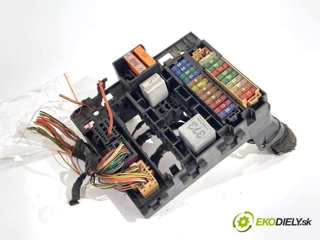 PORSCHE PANAMERA liftback 2010 294 kW 4.8 4S 4806 Skrinka poistková  (Poistková skrinka)