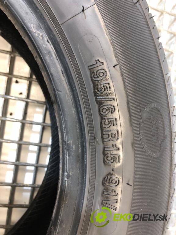 --- ---      PNEUMATIKA: 2X 195/65 15"