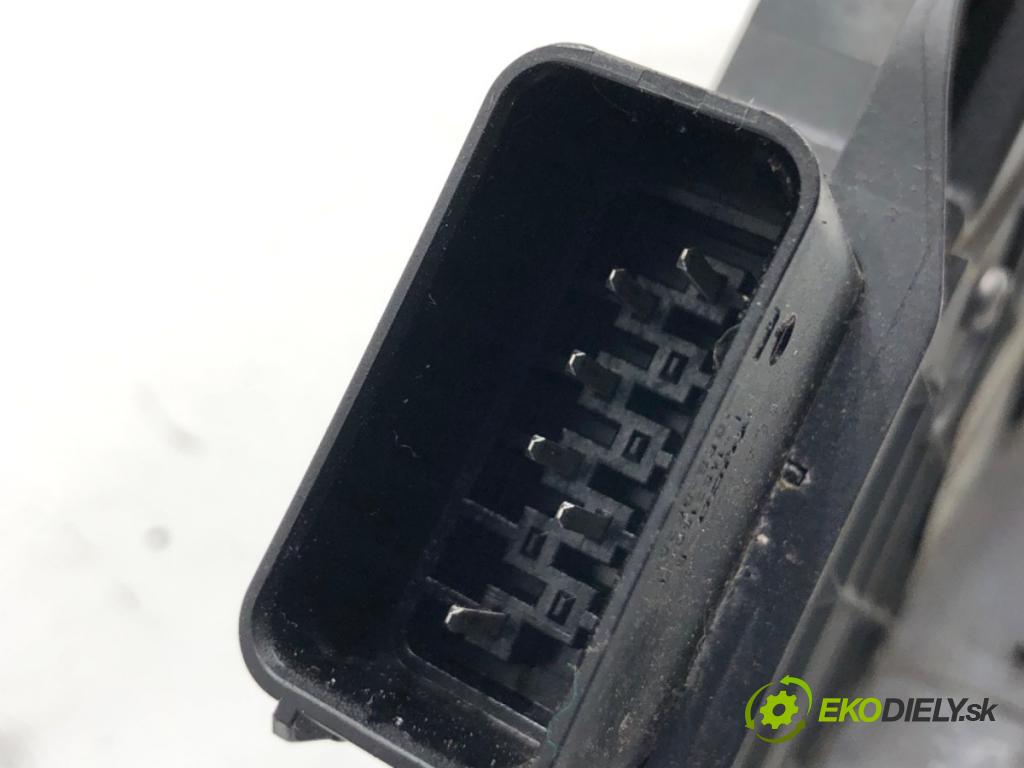 FORD MONDEO MK4 Kombi 2007 92 kW 1.8 TDCi 1753 zámok dveře levý přední část 6M2A-R21813-EC