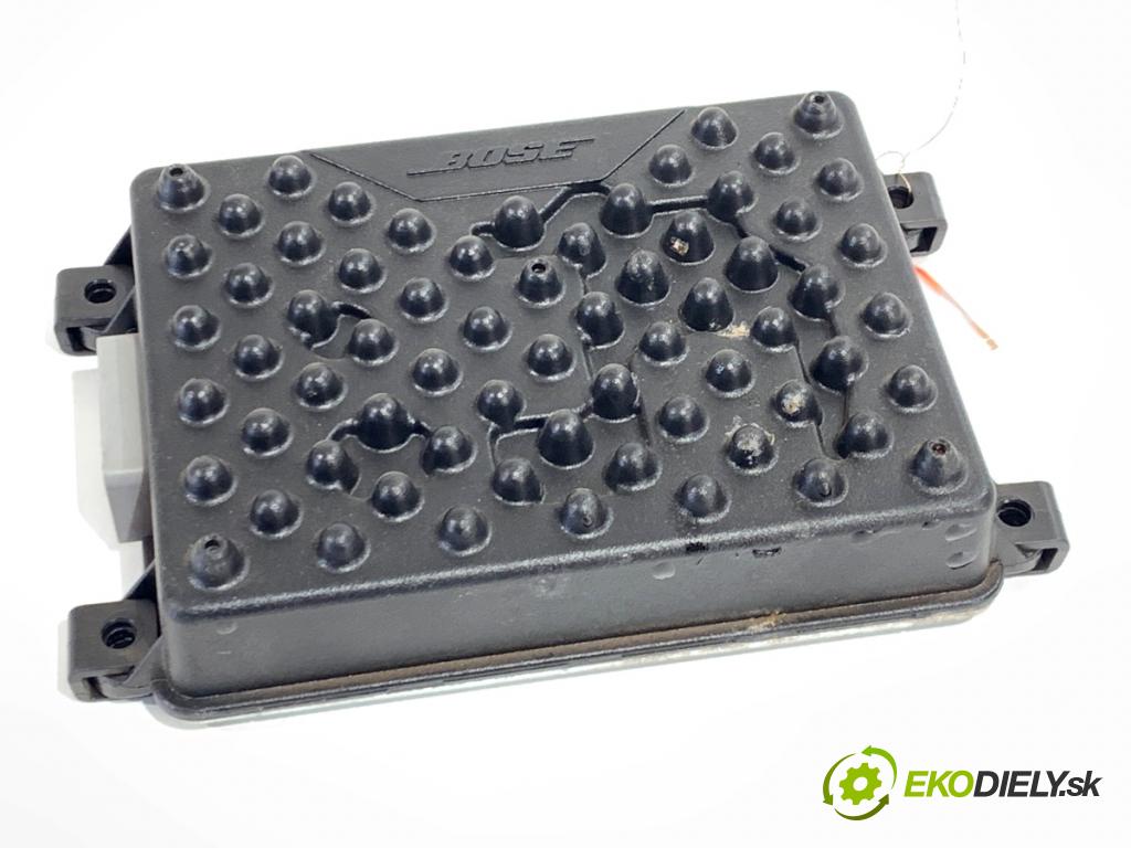 PORSCHE PANAMERA liftback 2010 294 kW 4.8 4S 4806 zesilovač BOSE  (Zesilovač)