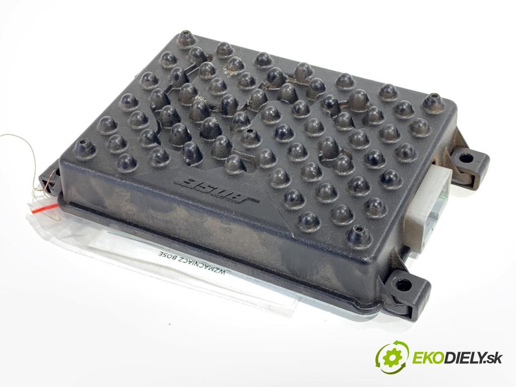 PORSCHE PANAMERA liftback 2010 294 kW 4.8 4S 4806 zesilovač BOSE  (Zesilovač)