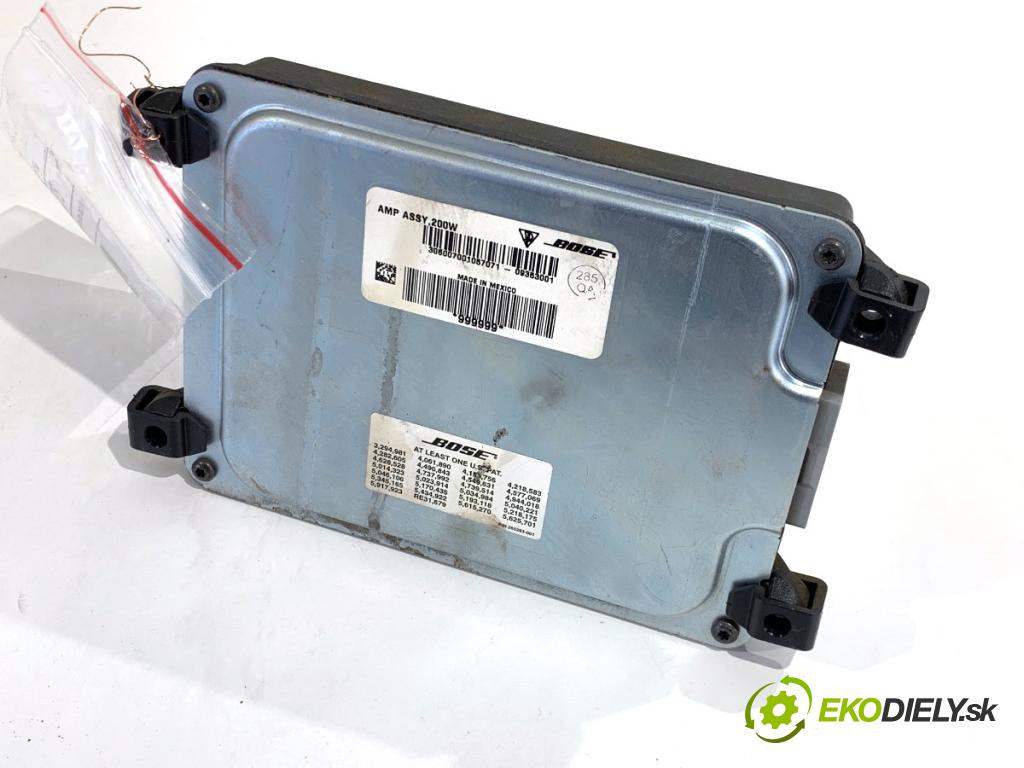 PORSCHE PANAMERA liftback 2010 294 kW 4.8 4S 4806 zesilovač BOSE  (Zesilovač)