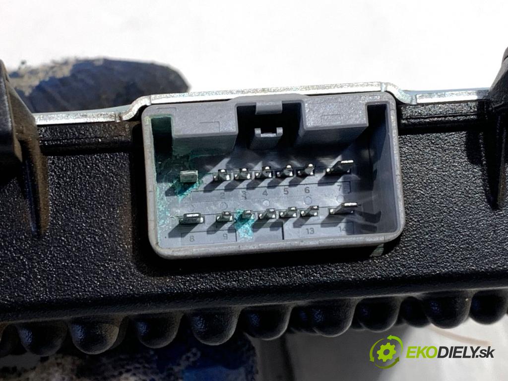 PORSCHE PANAMERA liftback 2010 294 kW 4.8 4S 4806 zesilovač BOSE  (Zesilovač)