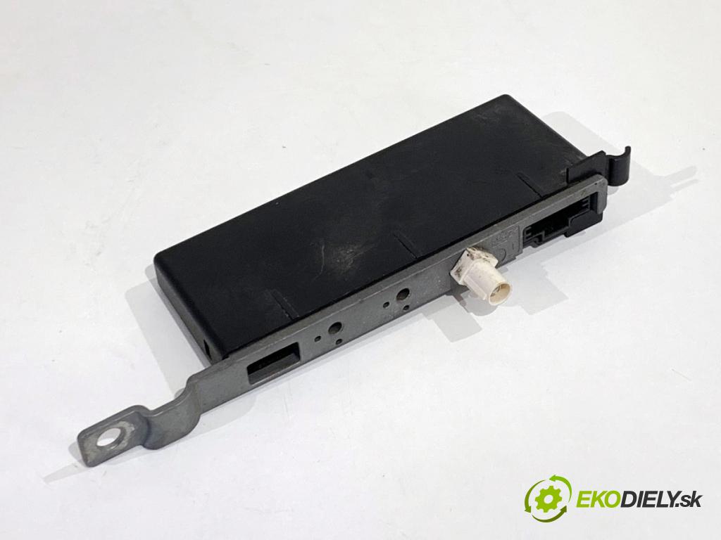 PORSCHE PANAMERA liftback 2010 294 kW 4.8 4S 4806 ANTENA zesilovač Antenní: 97064710502