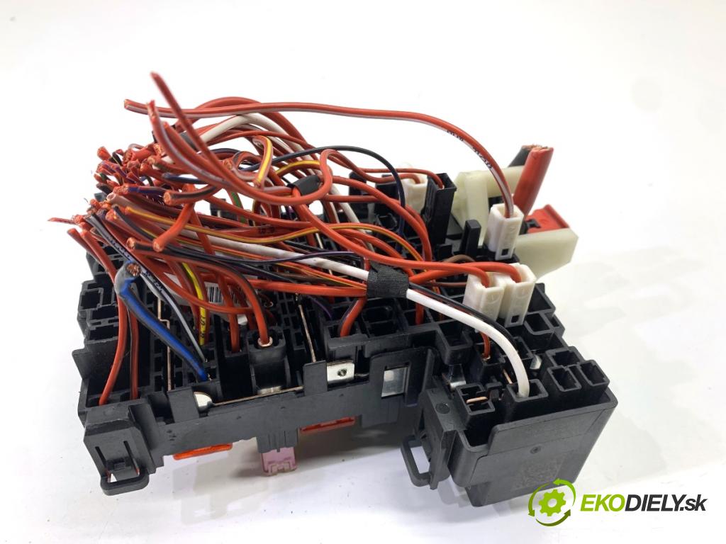 SKODA SUPERB III Kombi 2020 160 kW 1.4 TSI iV 1395 Skrinka poistková 5Q0937615C (Poistková skrinka)