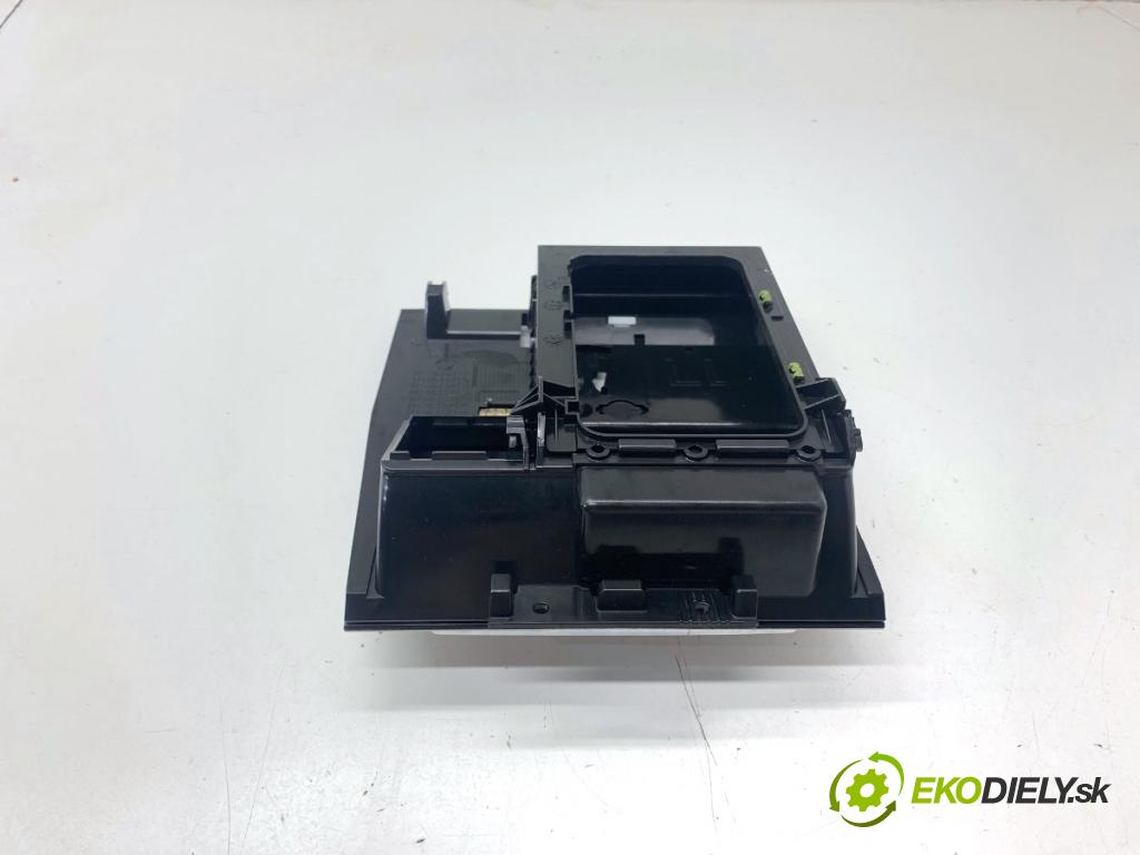 SKODA SUPERB III Kombi 2020 160 kW 1.4 TSI iV 1395 popelník 3V1863071