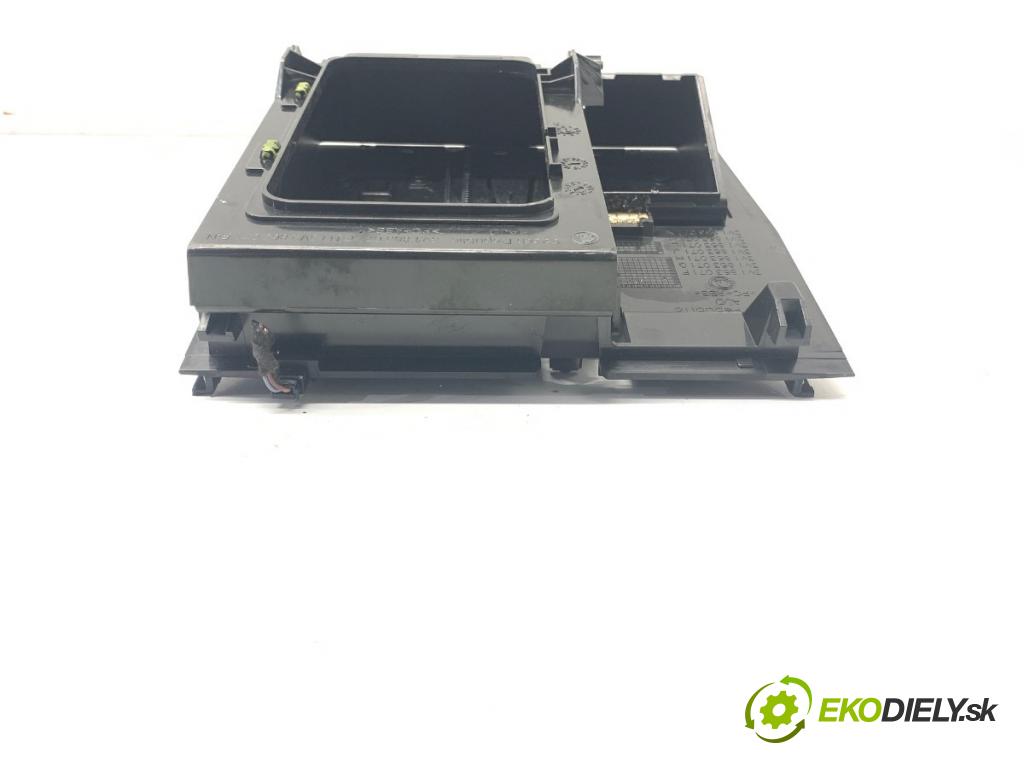 SKODA SUPERB III Kombi 2020 160 kW 1.4 TSI iV 1395 popelník 3V1863071