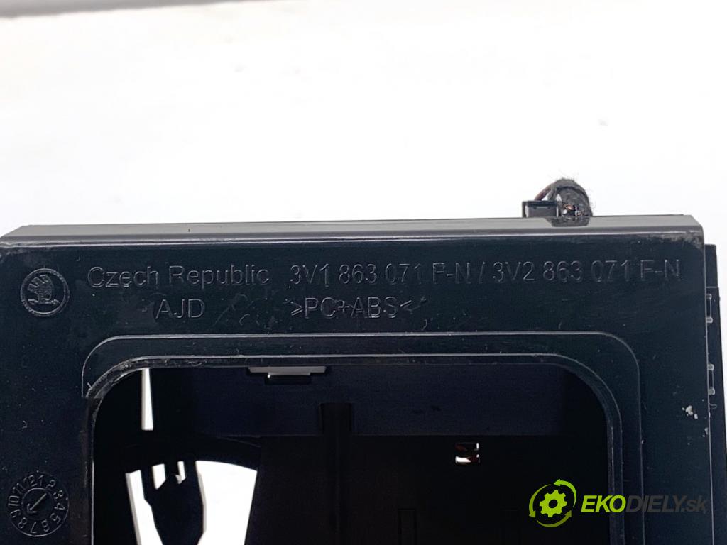 SKODA SUPERB III Kombi 2020 160 kW 1.4 TSI iV 1395 popelník 3V1863071