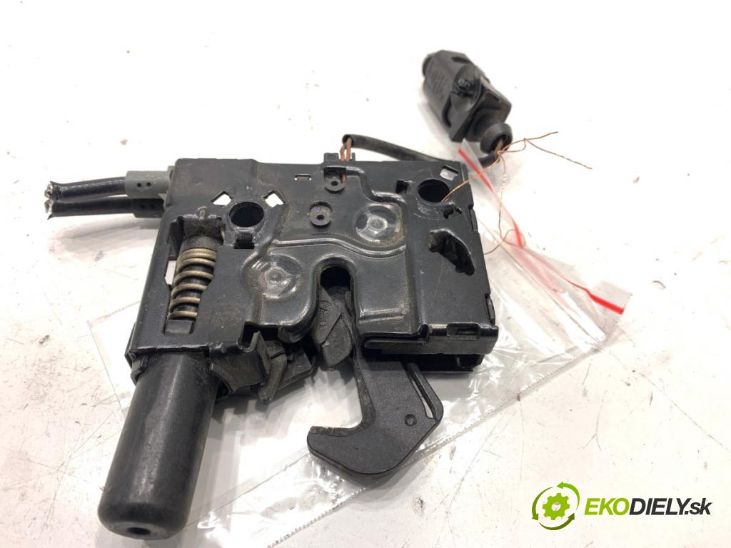 SKODA SUPERB III Kombi 2020 160 kW 1.4 TSI iV 1395 zámok kapoty levý 3V0823509B