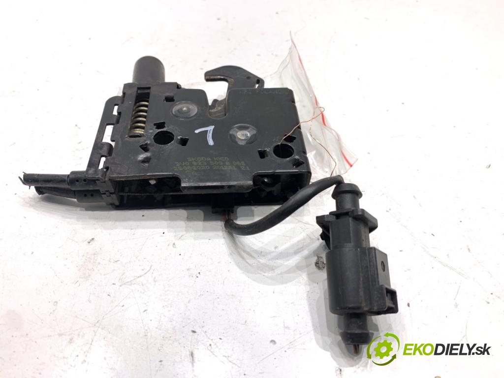 SKODA SUPERB III Kombi 2020 160 kW 1.4 TSI iV 1395 zámok kapoty levý 3V0823509B